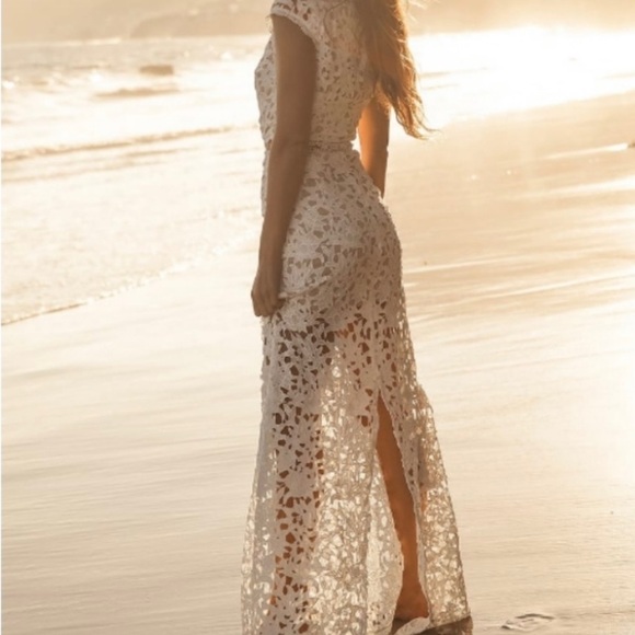 White cut out/lace - Picture 3 of 7